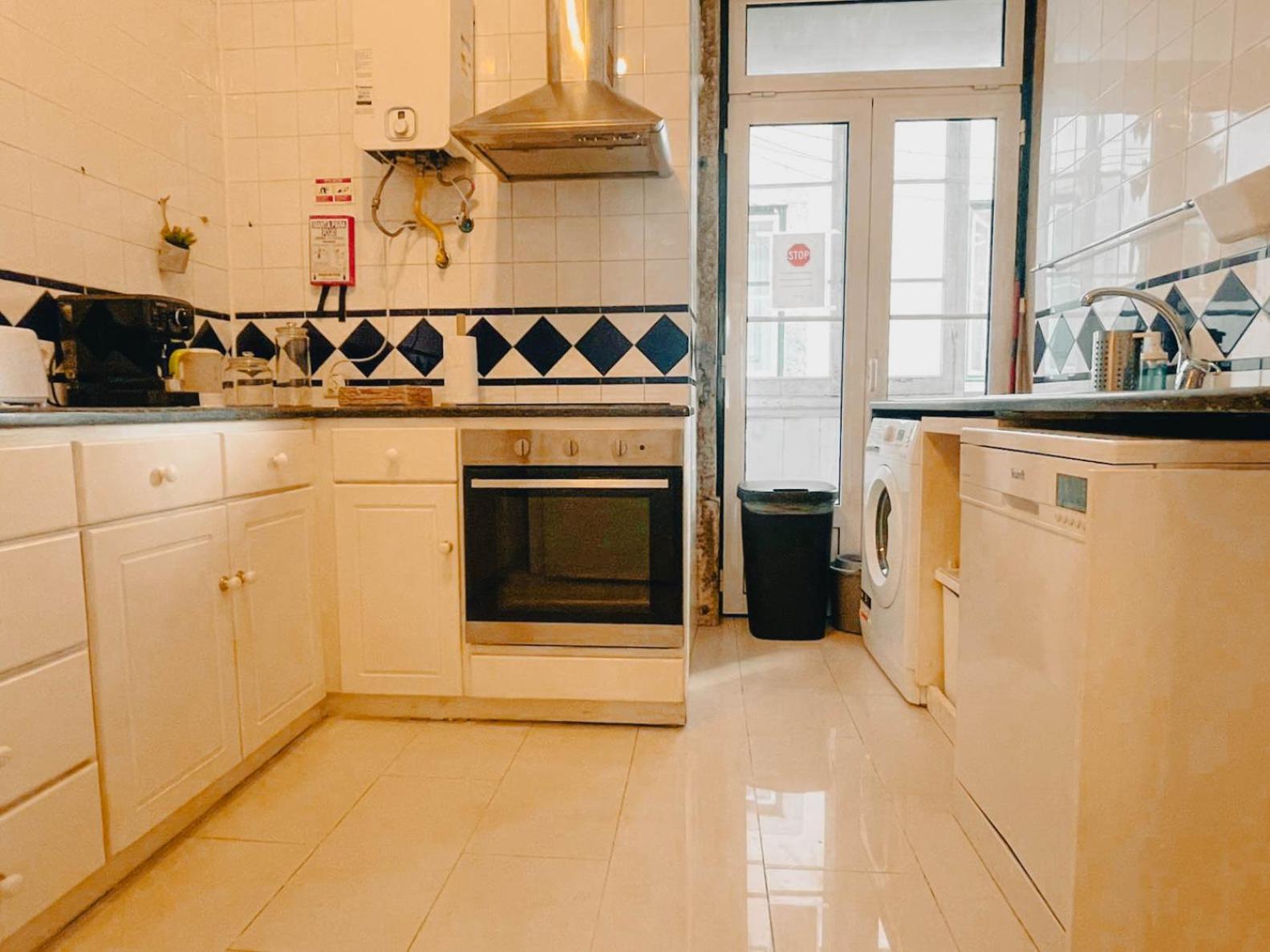 Baixa Pombalina - 4 Bedroom Apartment Лиссабон Экстерьер фото